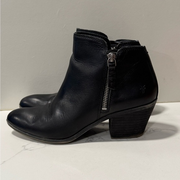 Frye - Judith Zip Bootie - Black Leather - Picture 3 of 13